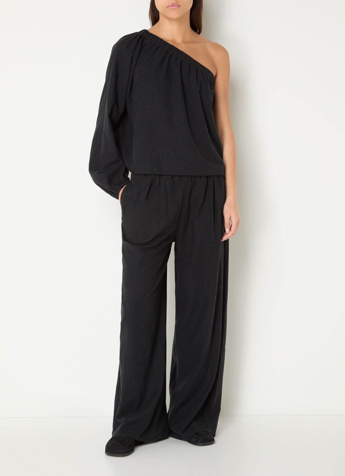 10DAYS High waist loose fit broek in linnenblend met steekzakken - voorkant 3 zwart