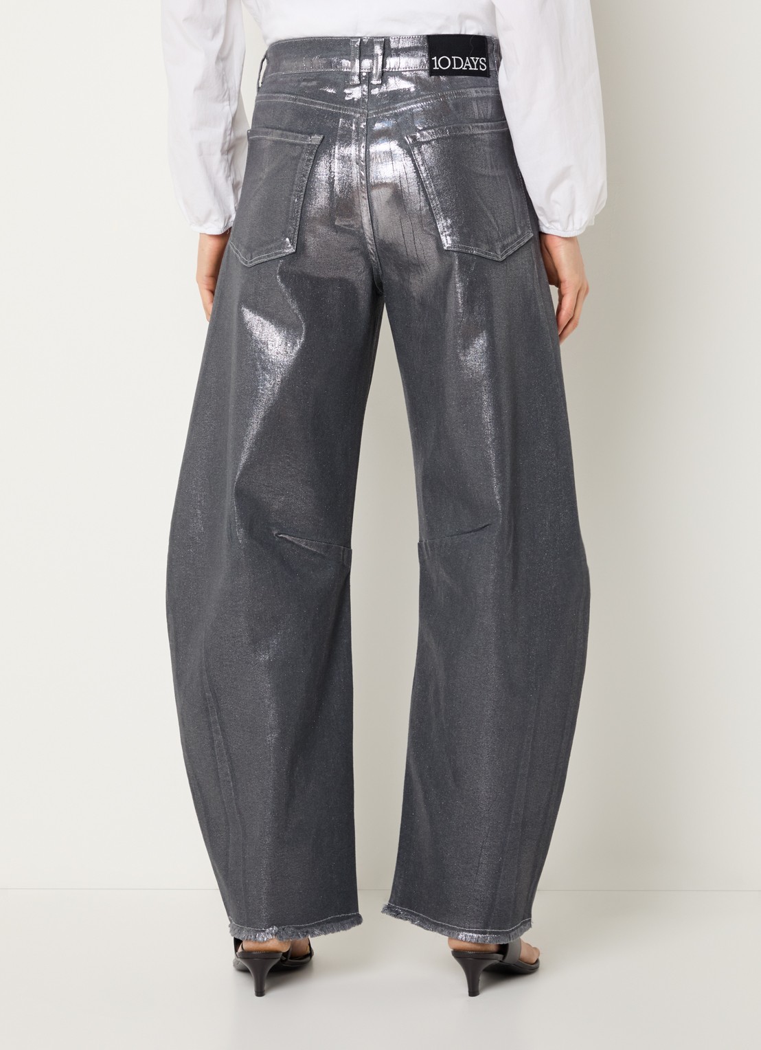 10DAYS High waist loose fit broek met metallic finish - achterkant 4 zilver