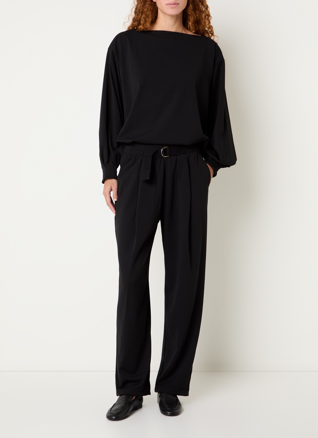 10DAYS High waist loose fit broek met steekzakken - voorkant 3 zwart