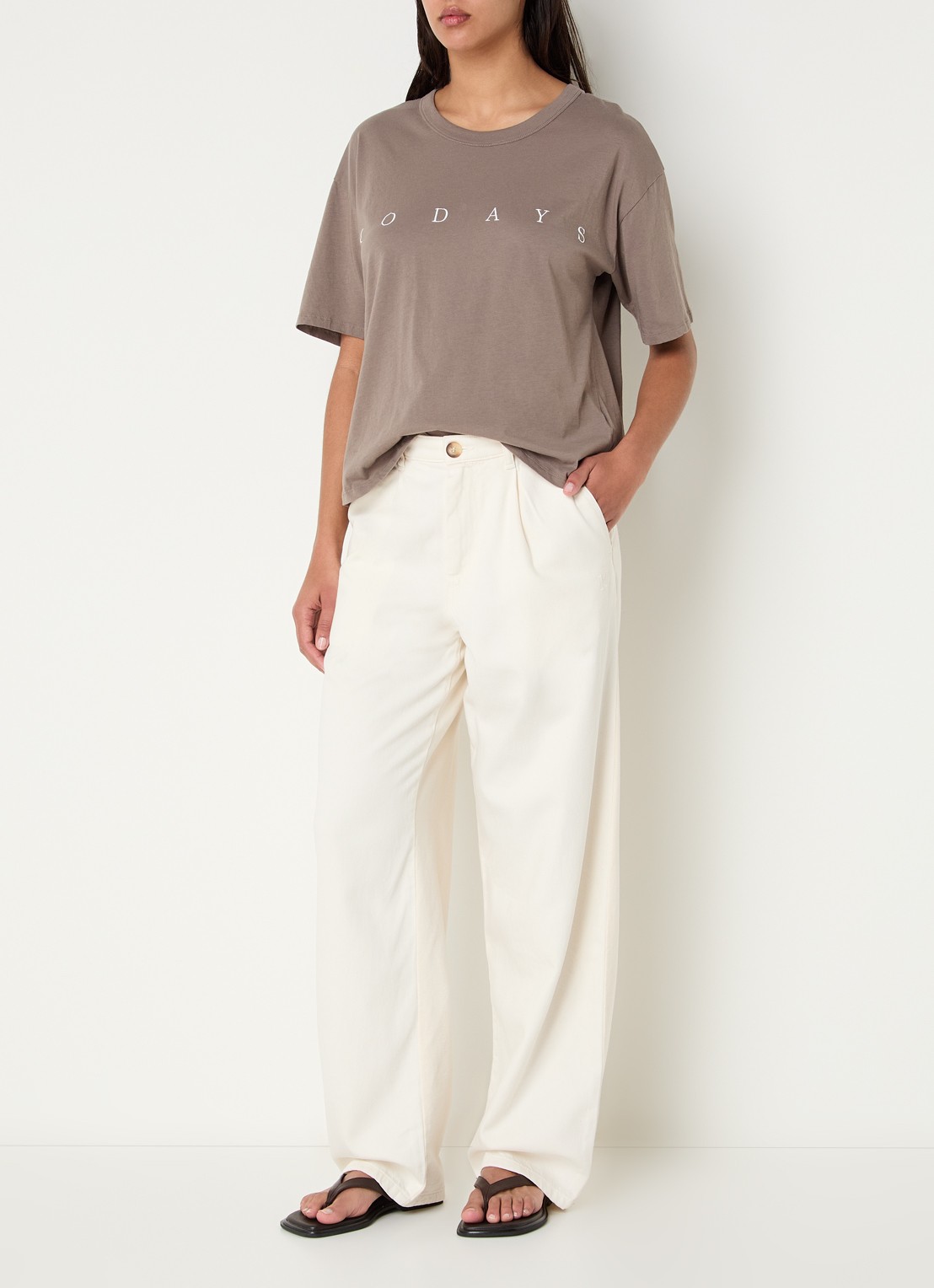 10DAYS High waist loose fit pantalon in linnenblend met steekzakken - voorkant 4 creme