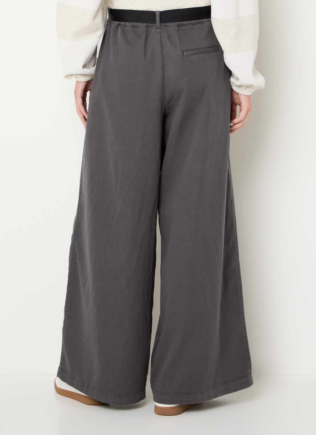 10DAYS High waist wide fit broek met ceintuur en steekzakken - achterkant 4 taupe