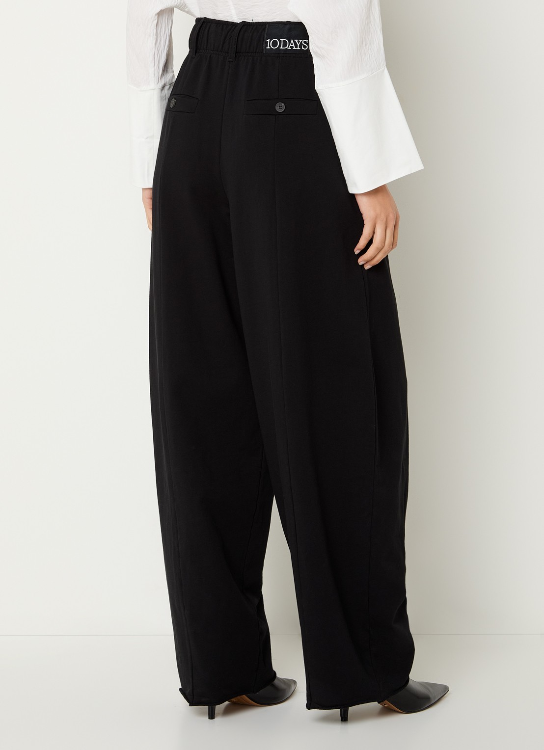 10DAYS High waist wide fit broek met steekzakken - achterkant zwart