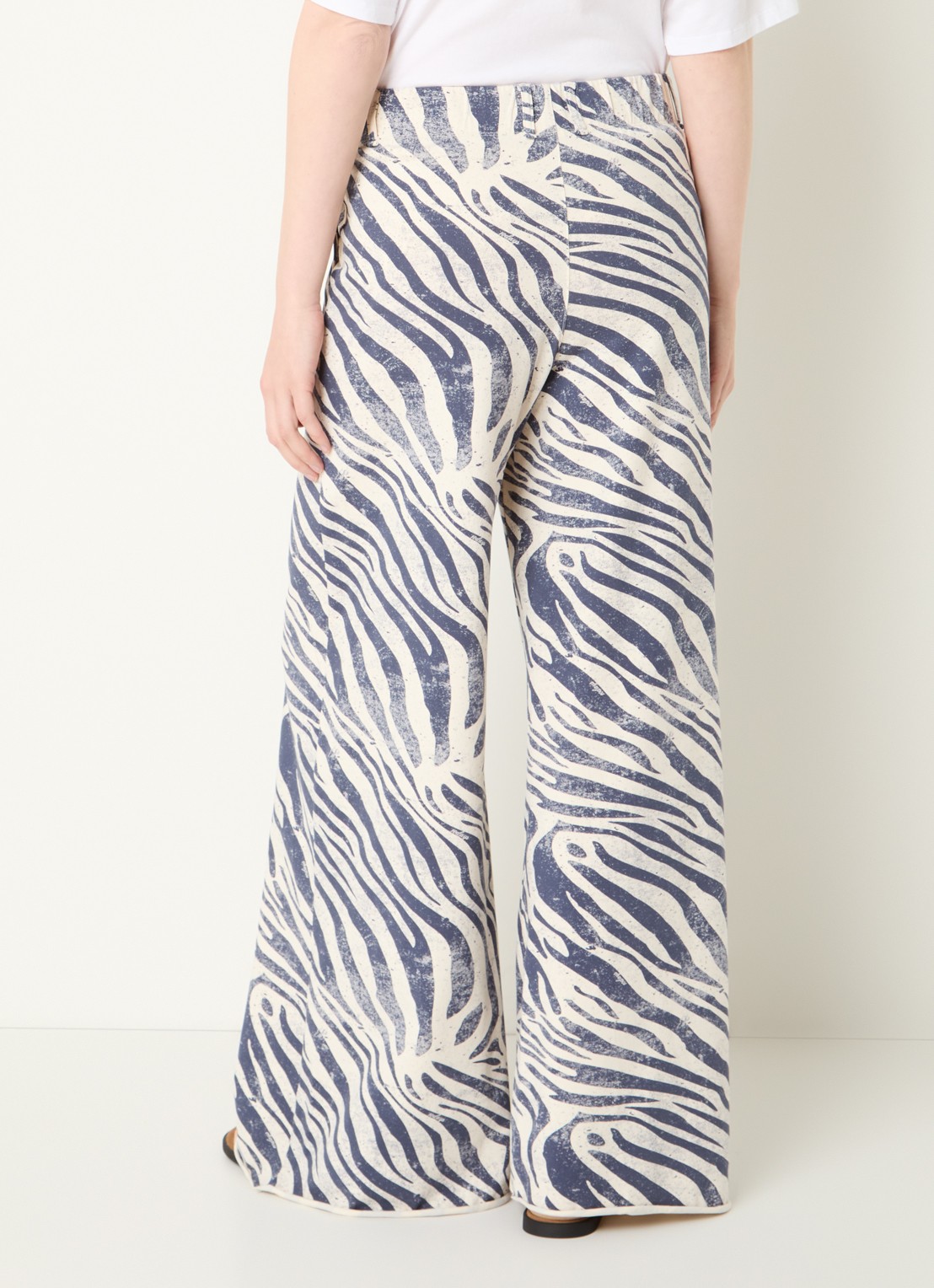 10DAYS High waist wide fit broek met zebraprint - achterkant lavendel