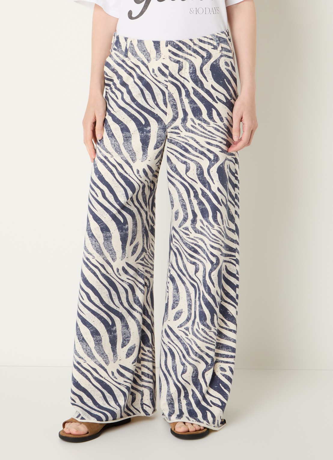 10DAYS High waist wide fit broek met zebraprint - detail 4 lavendel