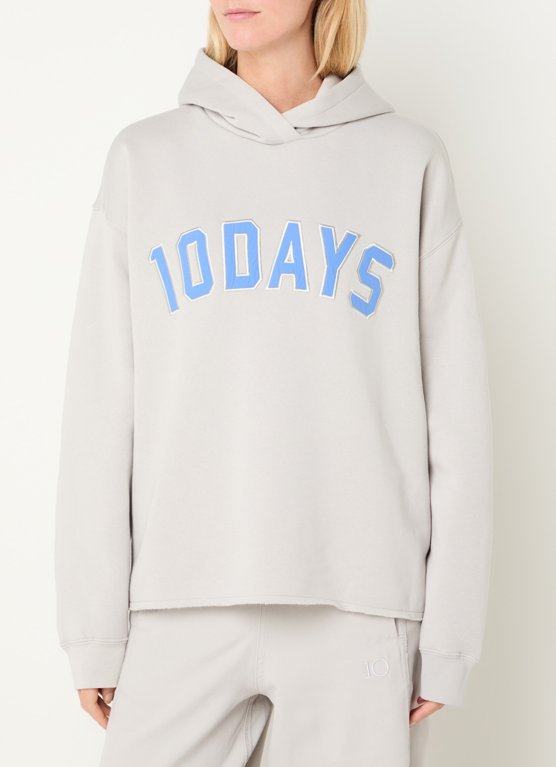 10DAYS Hoodie met logo - detail 4 lichtgrijs