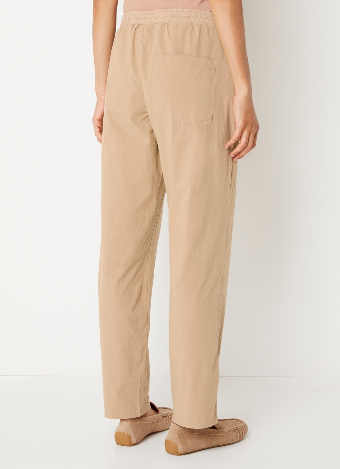 10DAYS Low waist tapered fit loungebroek met logoborduring en steekzakken - achterkant 2 camel