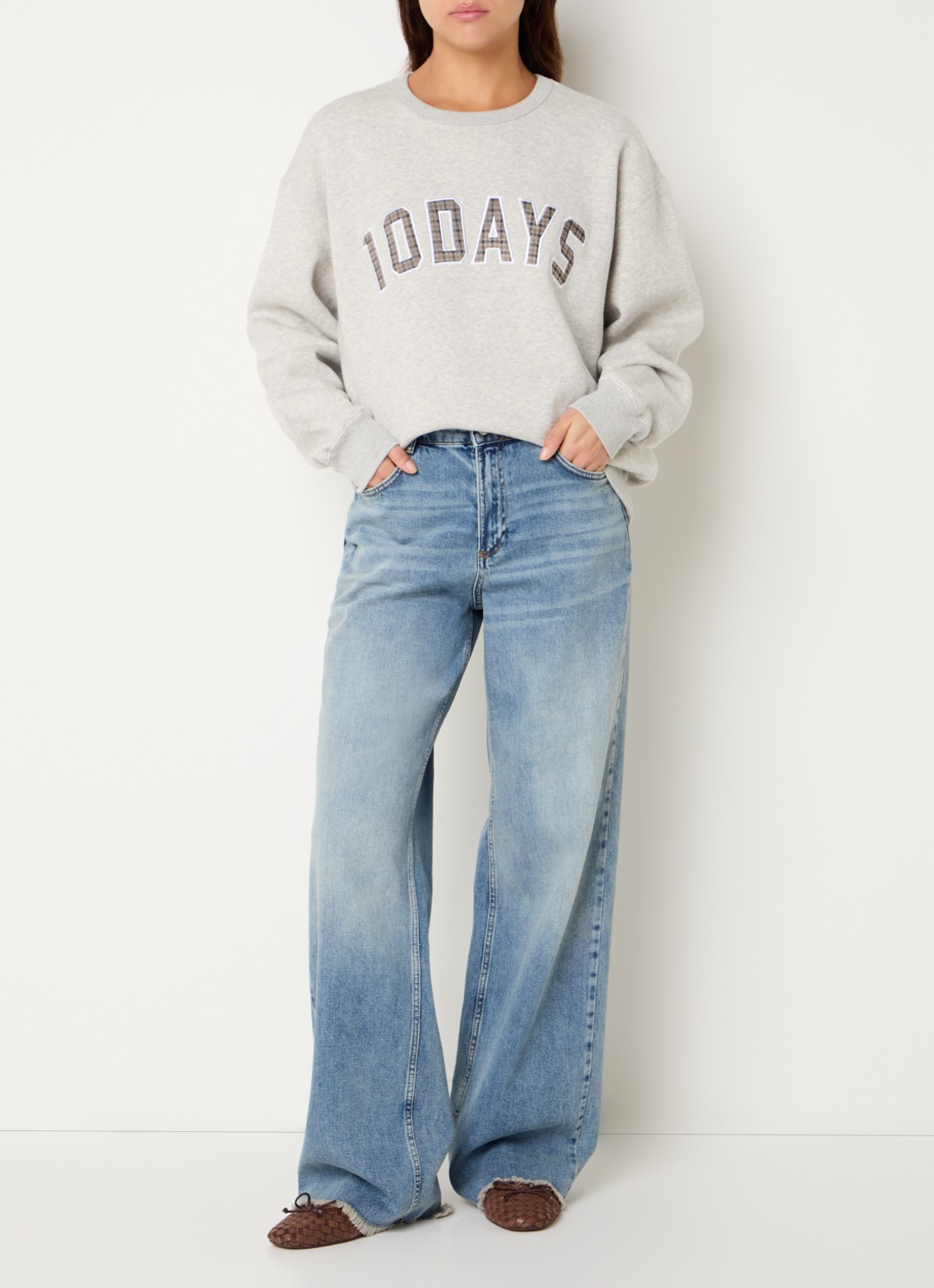 10DAYS Mid waist loose fit jeans met lichte wassing - voorkant 5 indigo