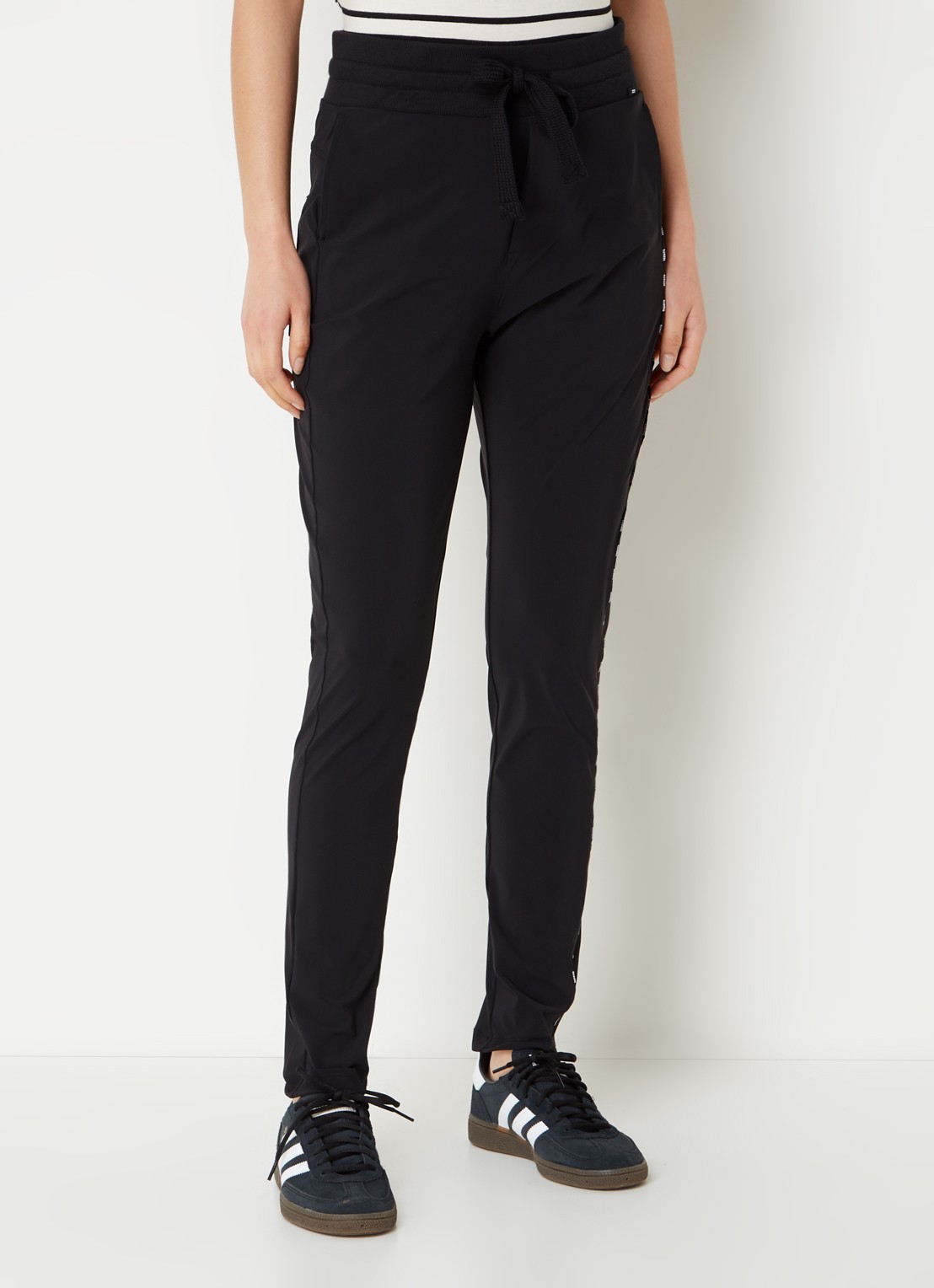 10DAYS Mid waist tapered fit joggingbroek met steekzakken - detail 3 zwart