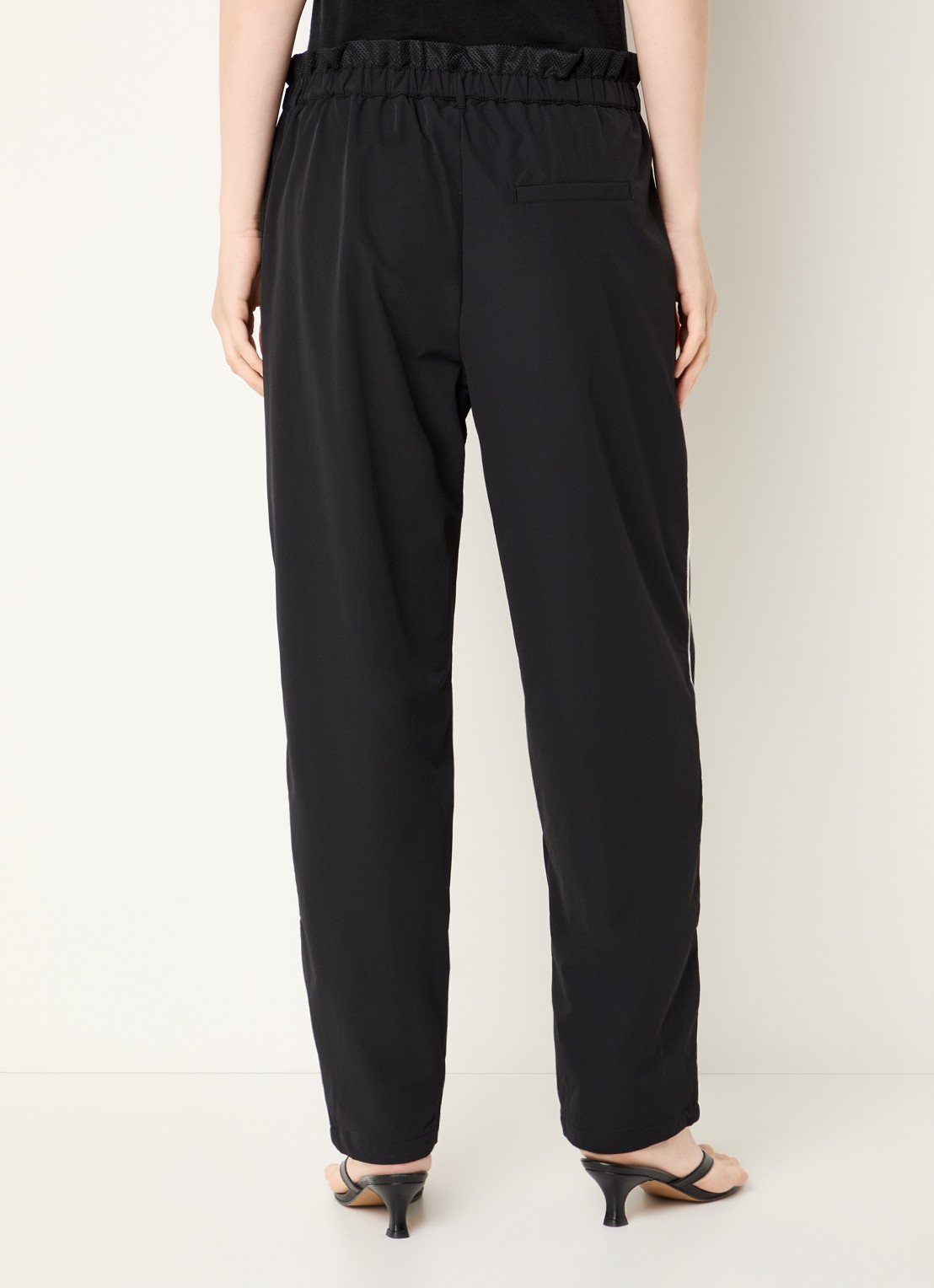 10DAYS Mid waist tapered fit trackpants van softshell met ritszakken - achterkant 2 zwart