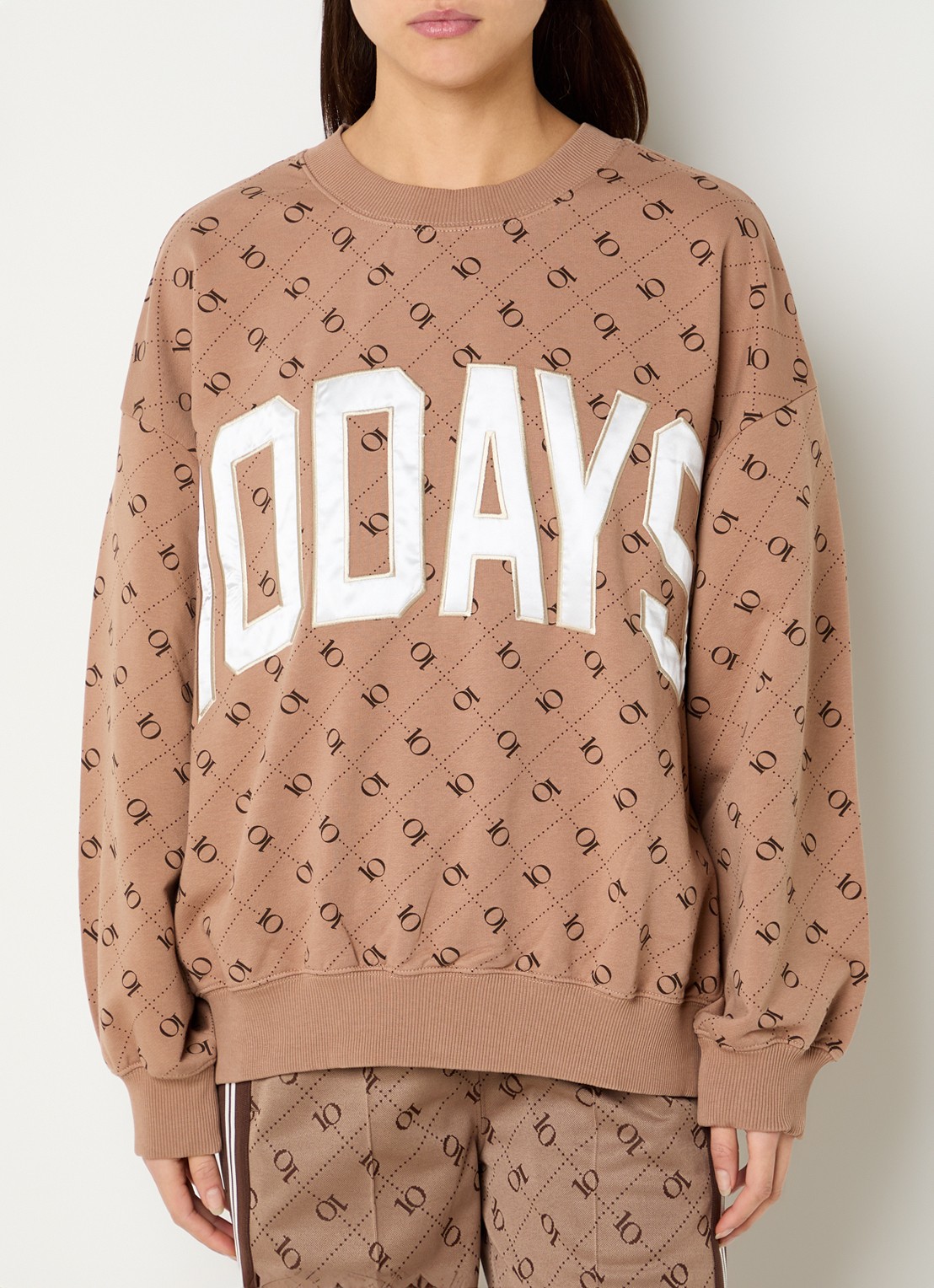 10DAYS Sweater met logoprint  - detail 4 lichtbruin
