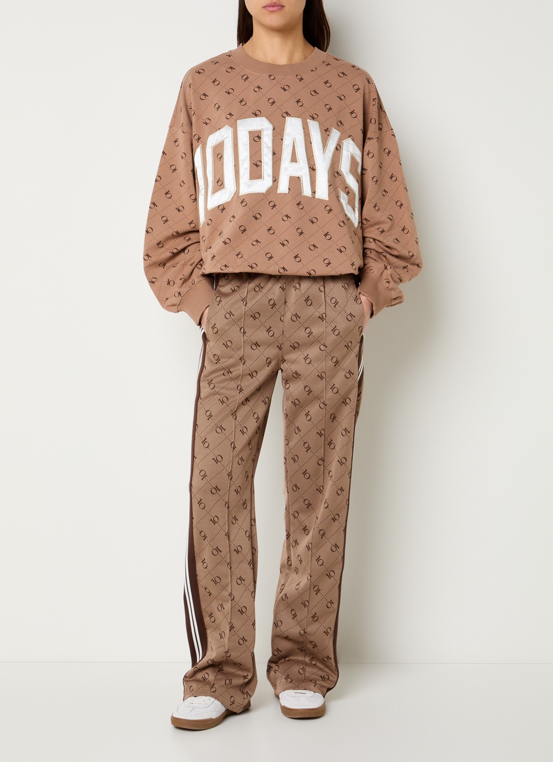 10DAYS Sweater met logoprint  - voorkant 3 lichtbruin