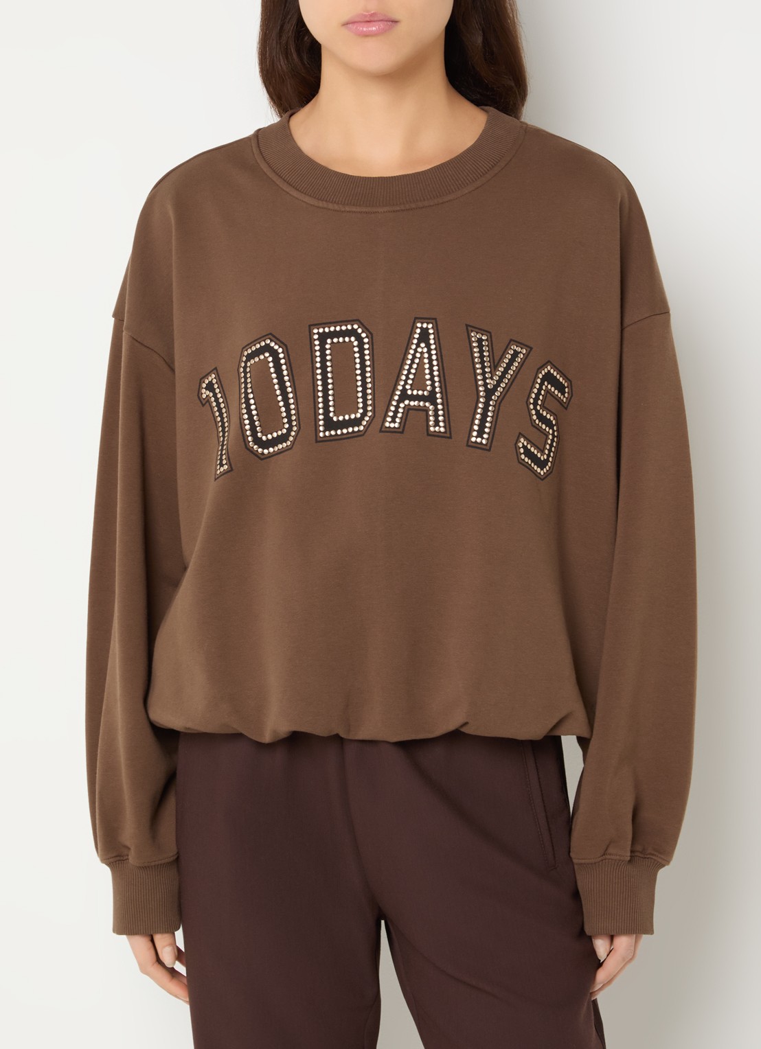 10DAYS Sweater met logoprint - detail 4 bruin