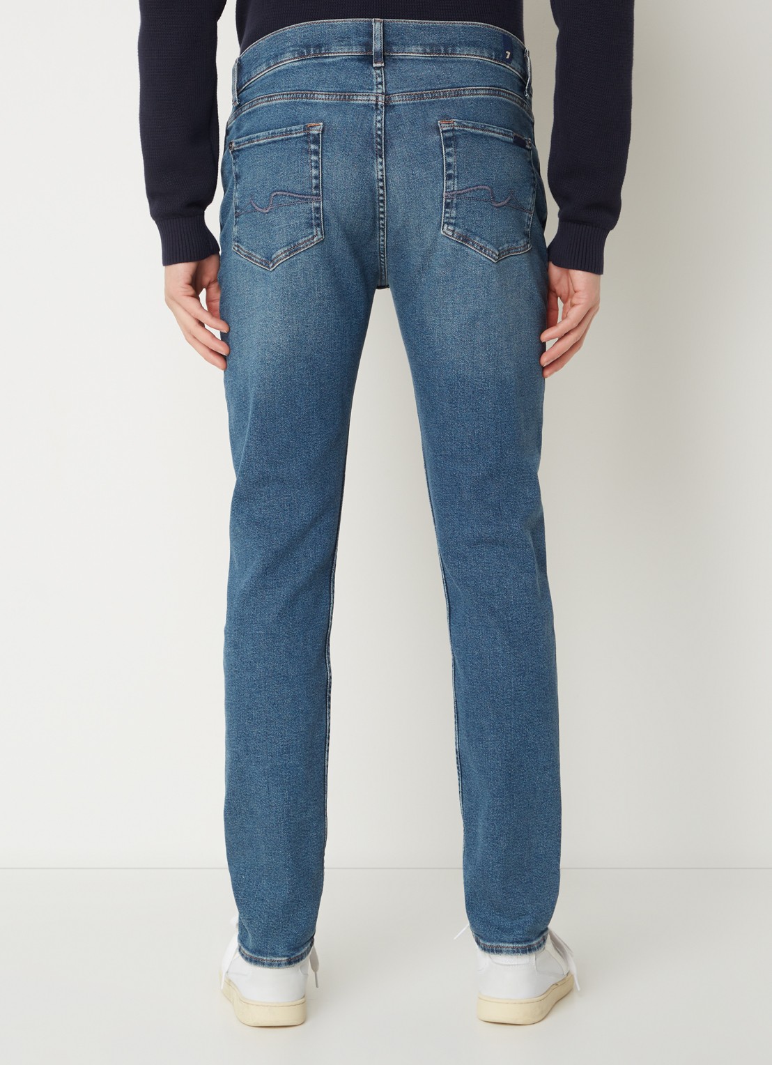 7 For All Mankind Tapered jeans met medium wassing - achterkant 5 indigo