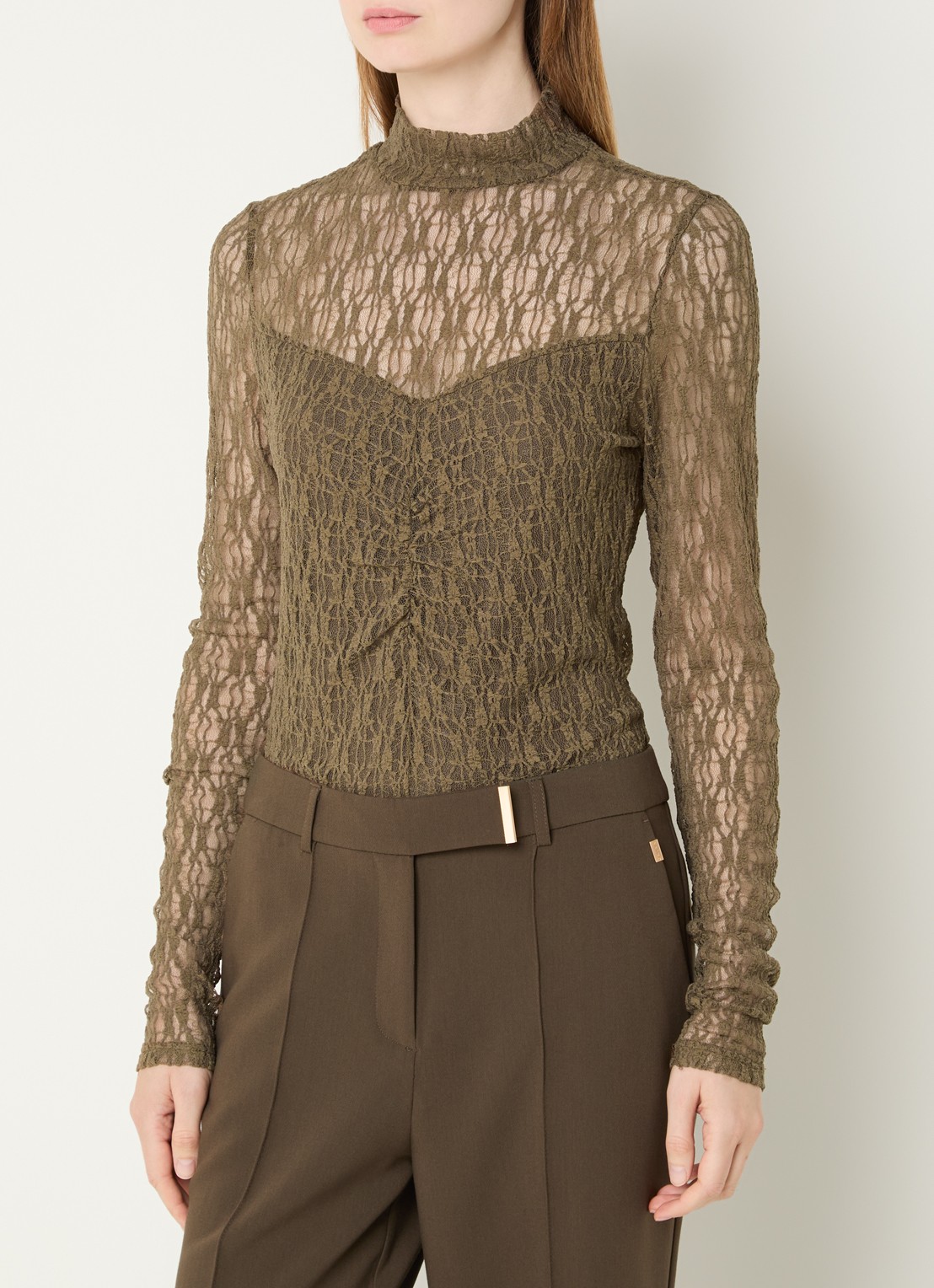 Aaiko Amy semi-transparante top met broderie - detail 4 olijfgroen