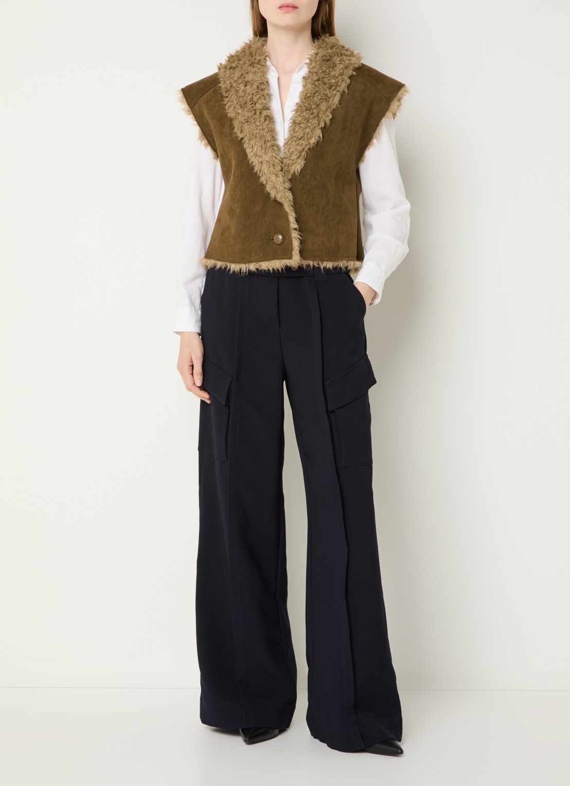 Aaiko Avrelle gilet van imitatiesuède met details van imitatiebont - voorkant 4 mosgroen