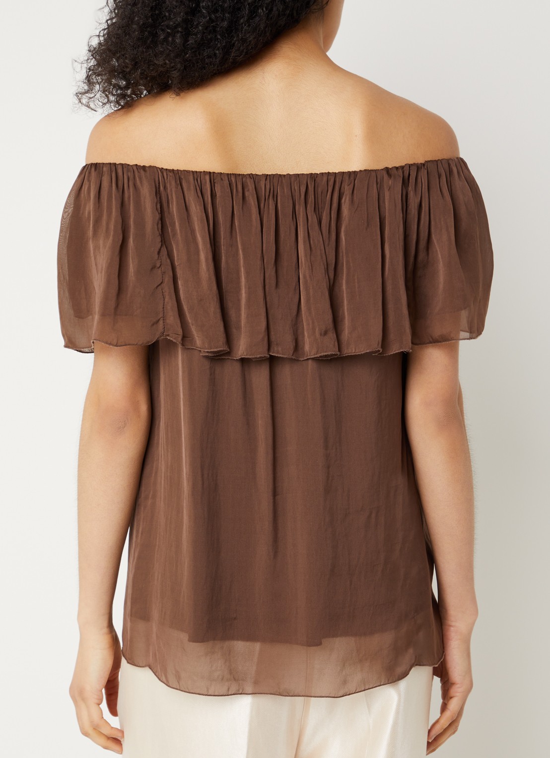 Aaiko Caprice off shoulder top in zijdeblend - achterkant 4 donkerbruin