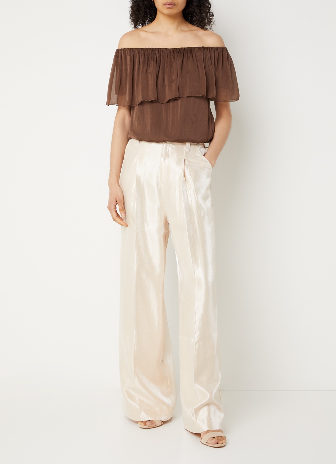 Aaiko Caprice off shoulder top in zijdeblend - voorkant 2 donkerbruin