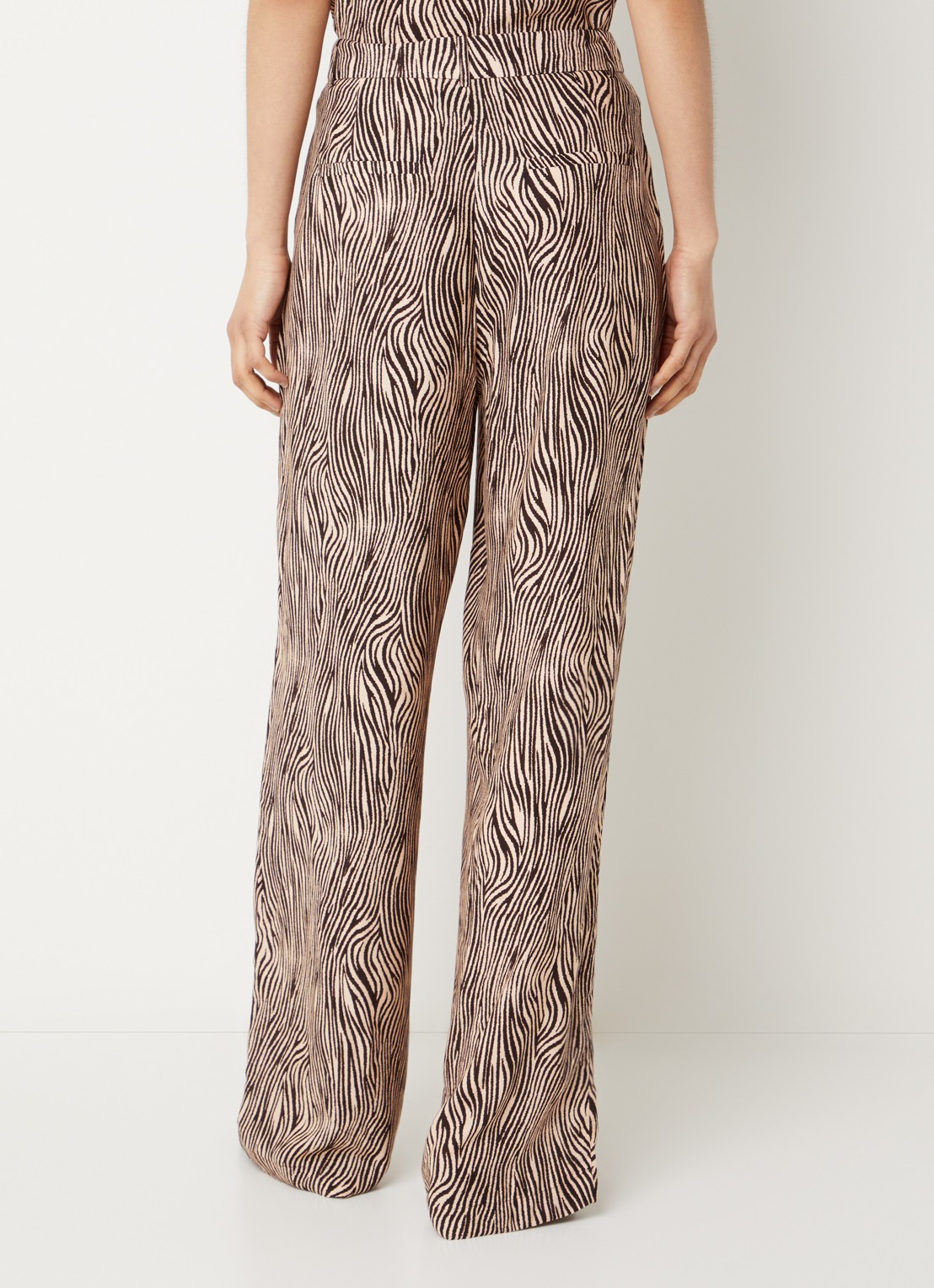 Aaiko Cecilia mid waist straight fit pantalon met zebraprint - achterkant bruin