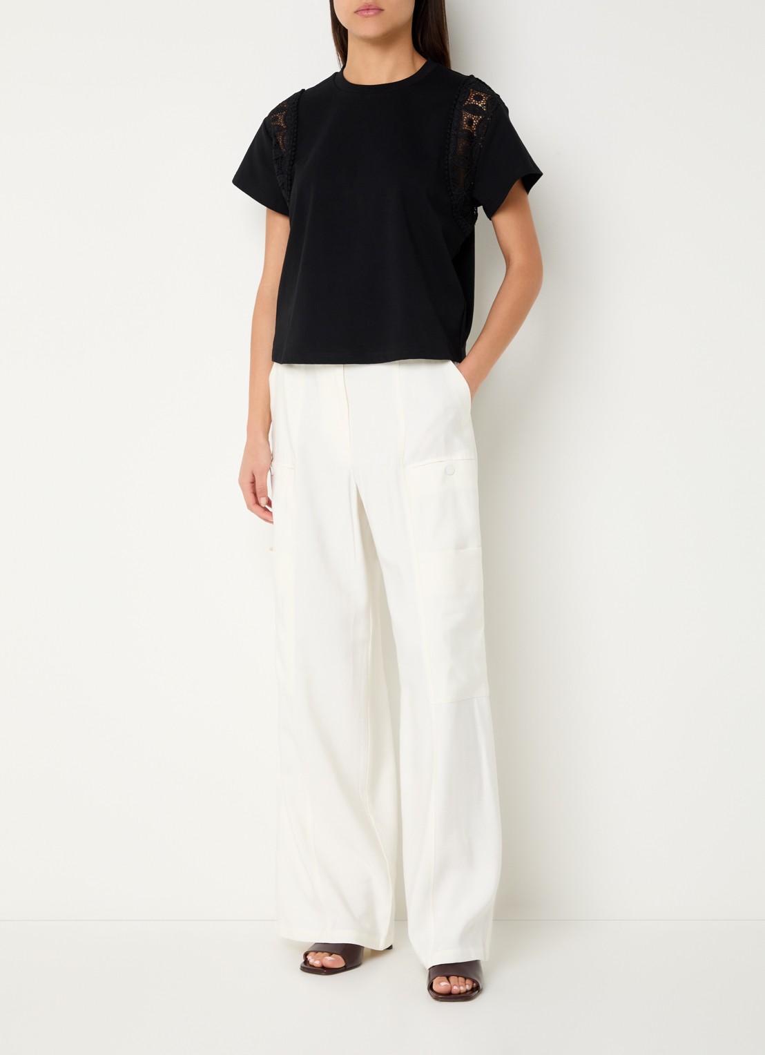 Aaiko Ceyda T-shirt met broderie - voorkant 4 zwart
