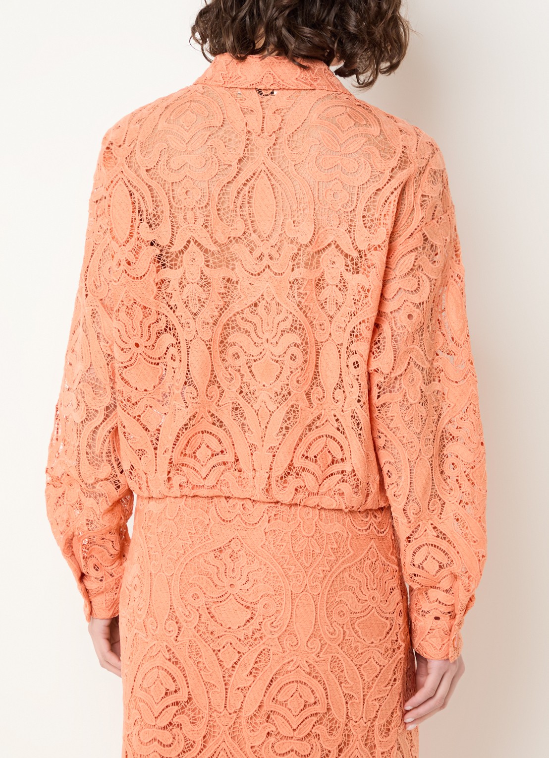 Aaiko Coco blouse met broderie - achterkant oranje