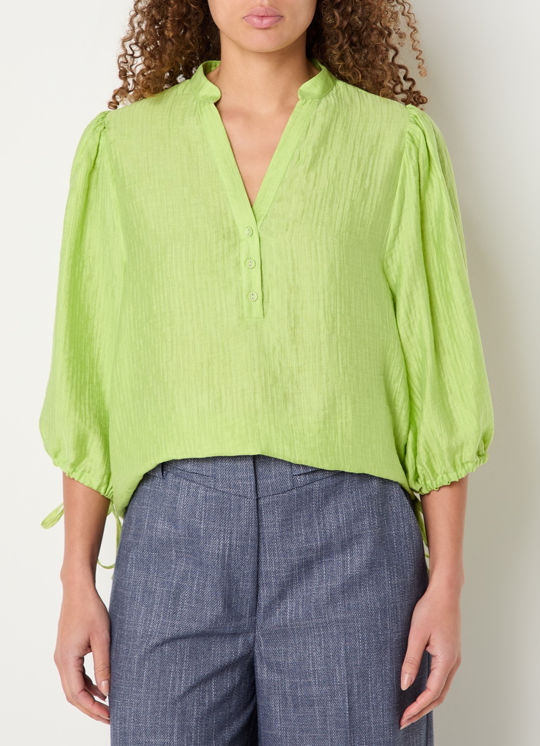 Aaiko Dahla tuniek met V-hals en ballonmouw - detail lime