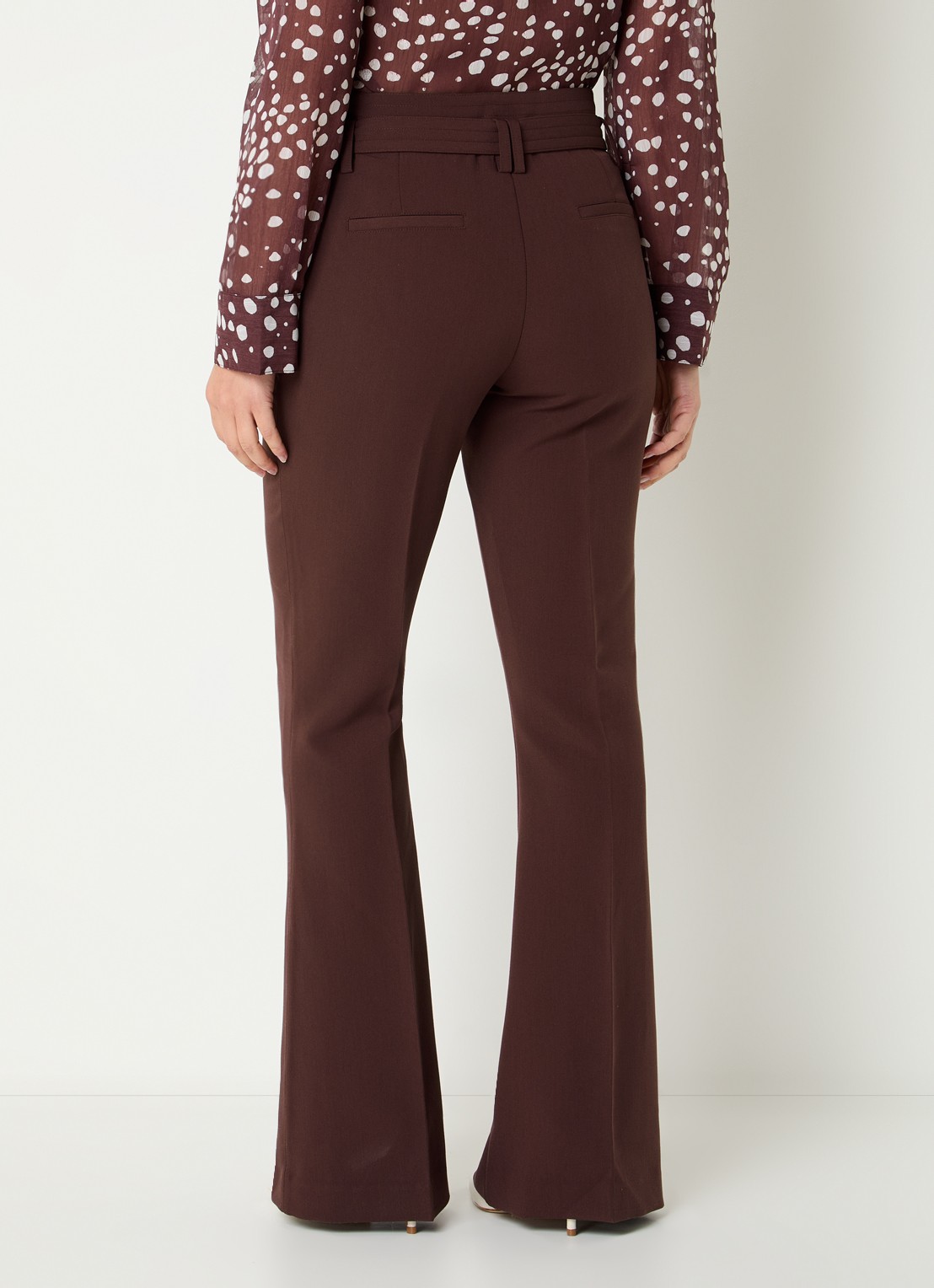 Aaiko Glenn mid waist flared fit pantalon met ceintuur en steekzakken - achterkant 3 bordeauxrood