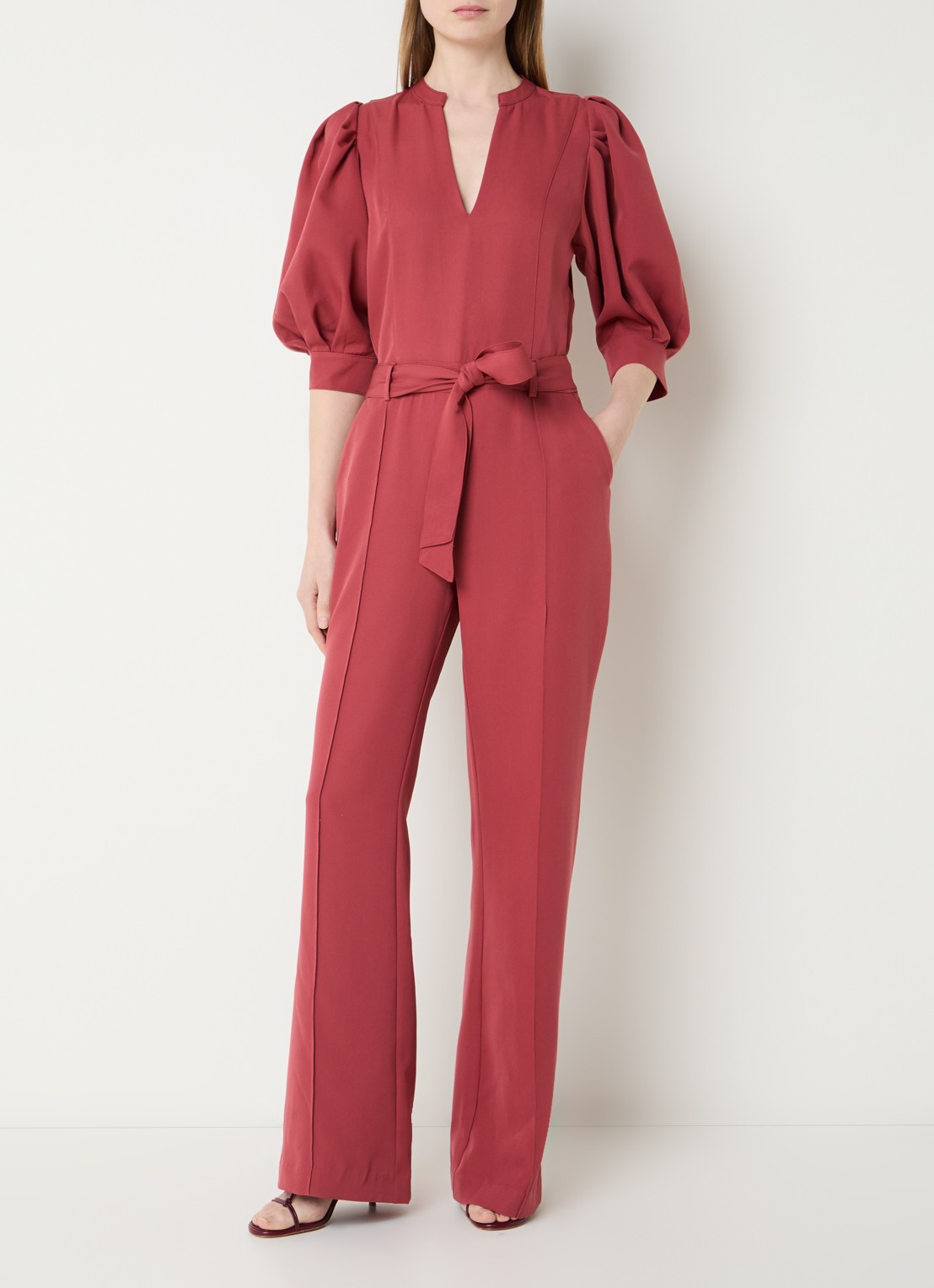 Aaiko Hellen jumpsuit met strikceintuur - detail 3 steenrood