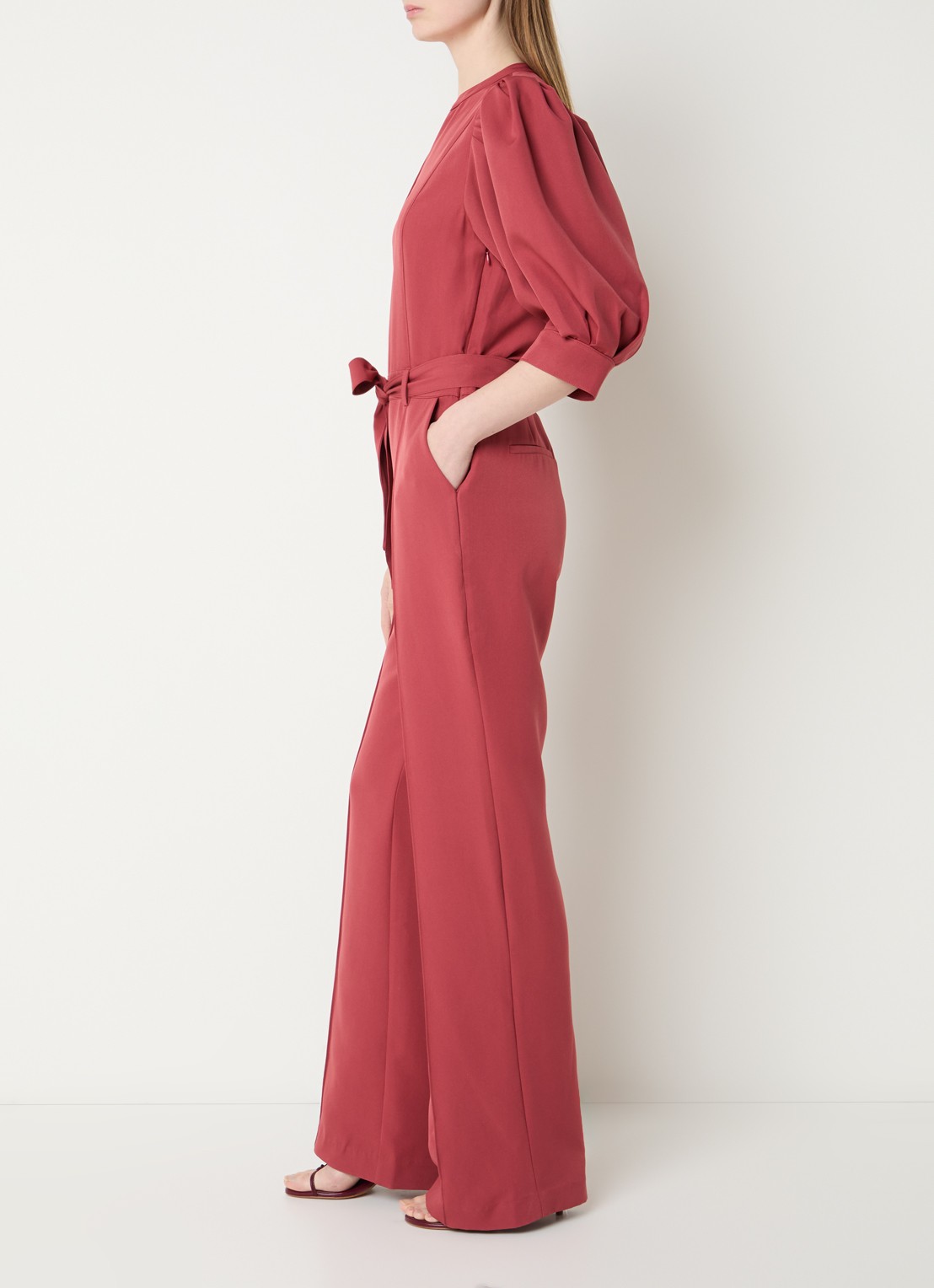 Aaiko Hellen jumpsuit met strikceintuur - voorkant 2 steenrood