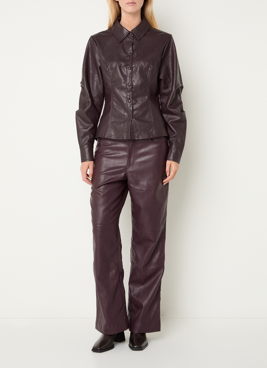 Aaiko Isabel blouse van imitatieleer - voorkant 4 aubergine