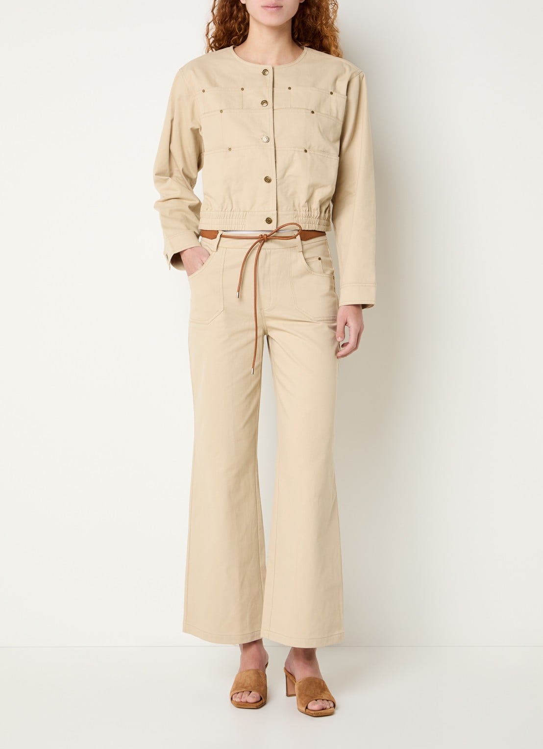 Aaiko Jael high waist flared fit broek met steekzakken - voorkant 3 beige