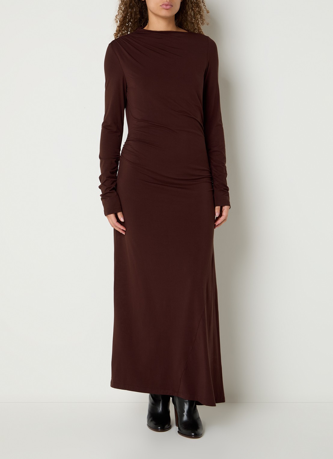 Aaiko Jaxe maxi jurk met asymmetrische zoom - detail kastanjebruin