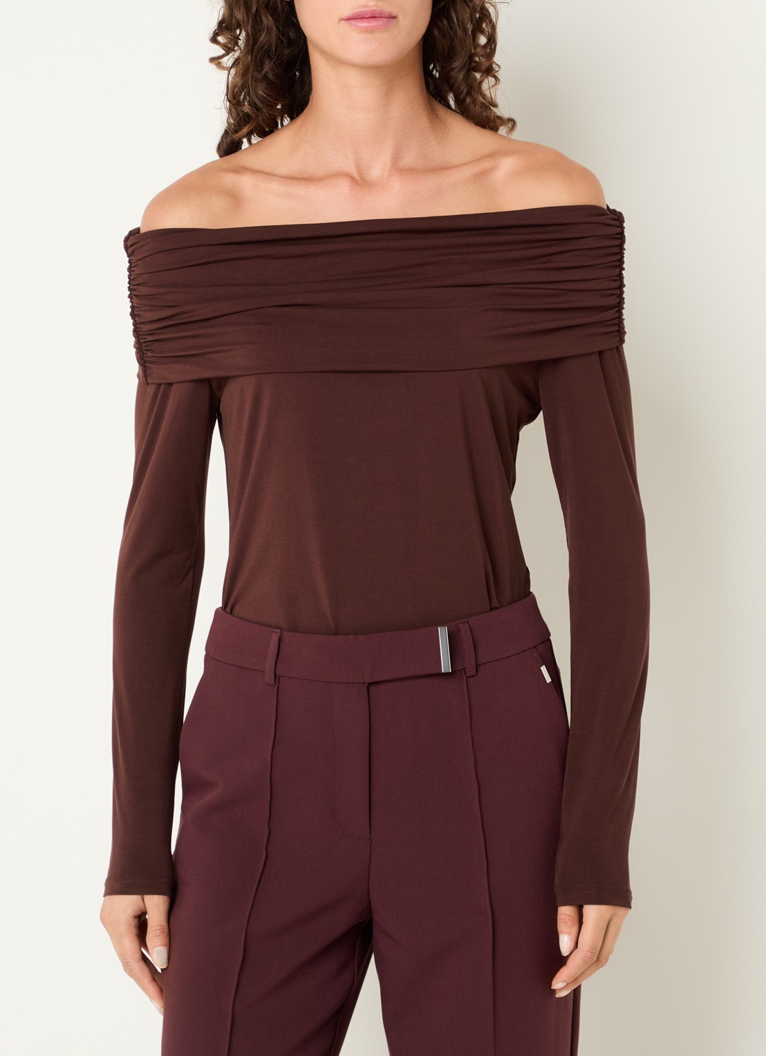 Aaiko Josie off shoulder top met ruches - detail 3 oranjerood