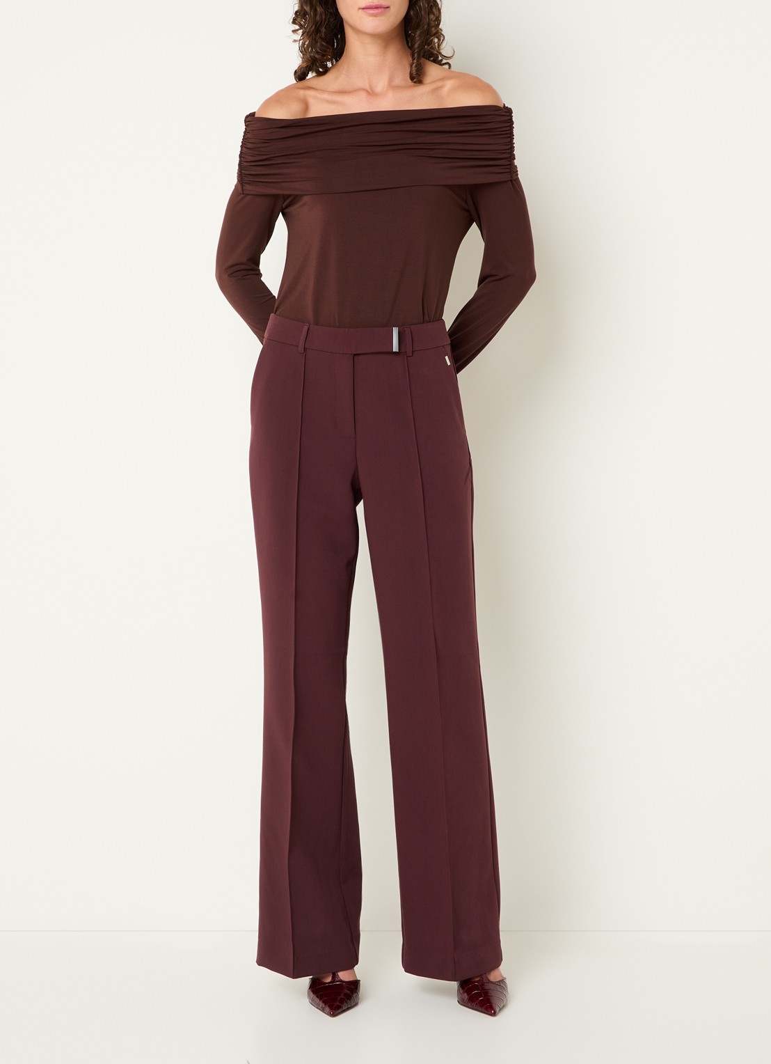 Aaiko Josie off shoulder top met ruches - voorkant 2 oranjerood