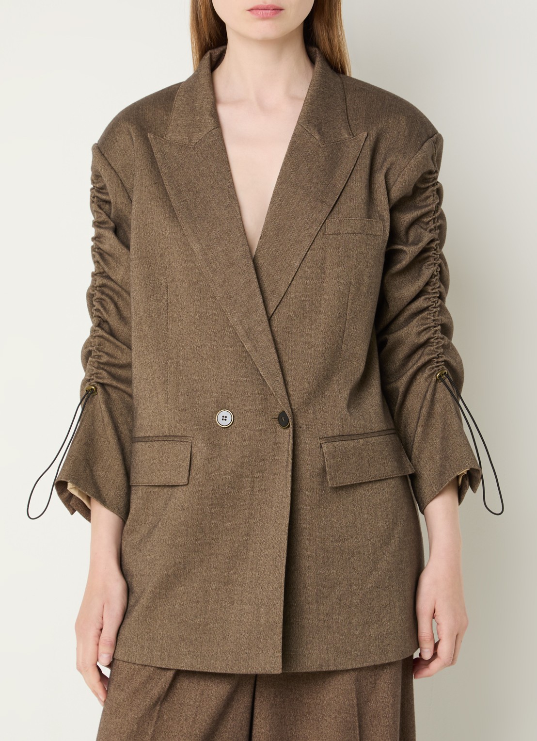 Aaiko Kendal oversized double-breasted blazer met klepzakken - detail zand