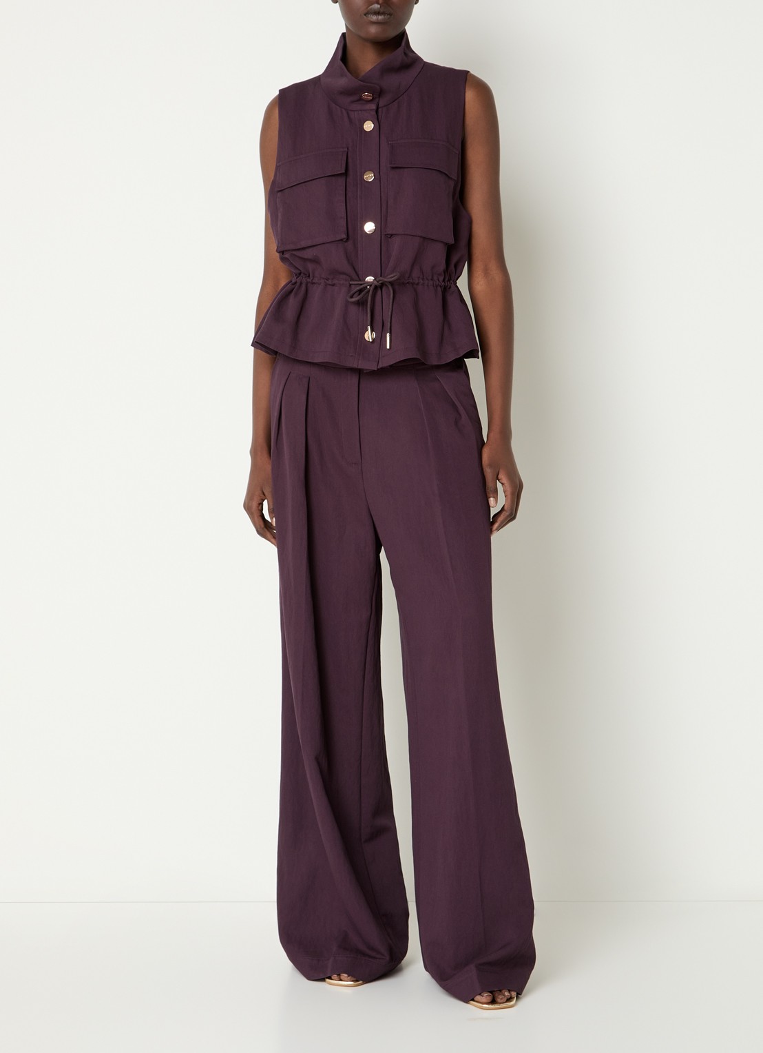 Aaiko Lena gilet met borstzakken en strikceintuur - voorkant 3 aubergine