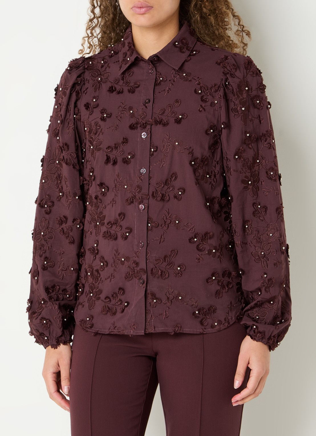 Aaiko Lien blouse met bloemborduring - detail bordeauxrood