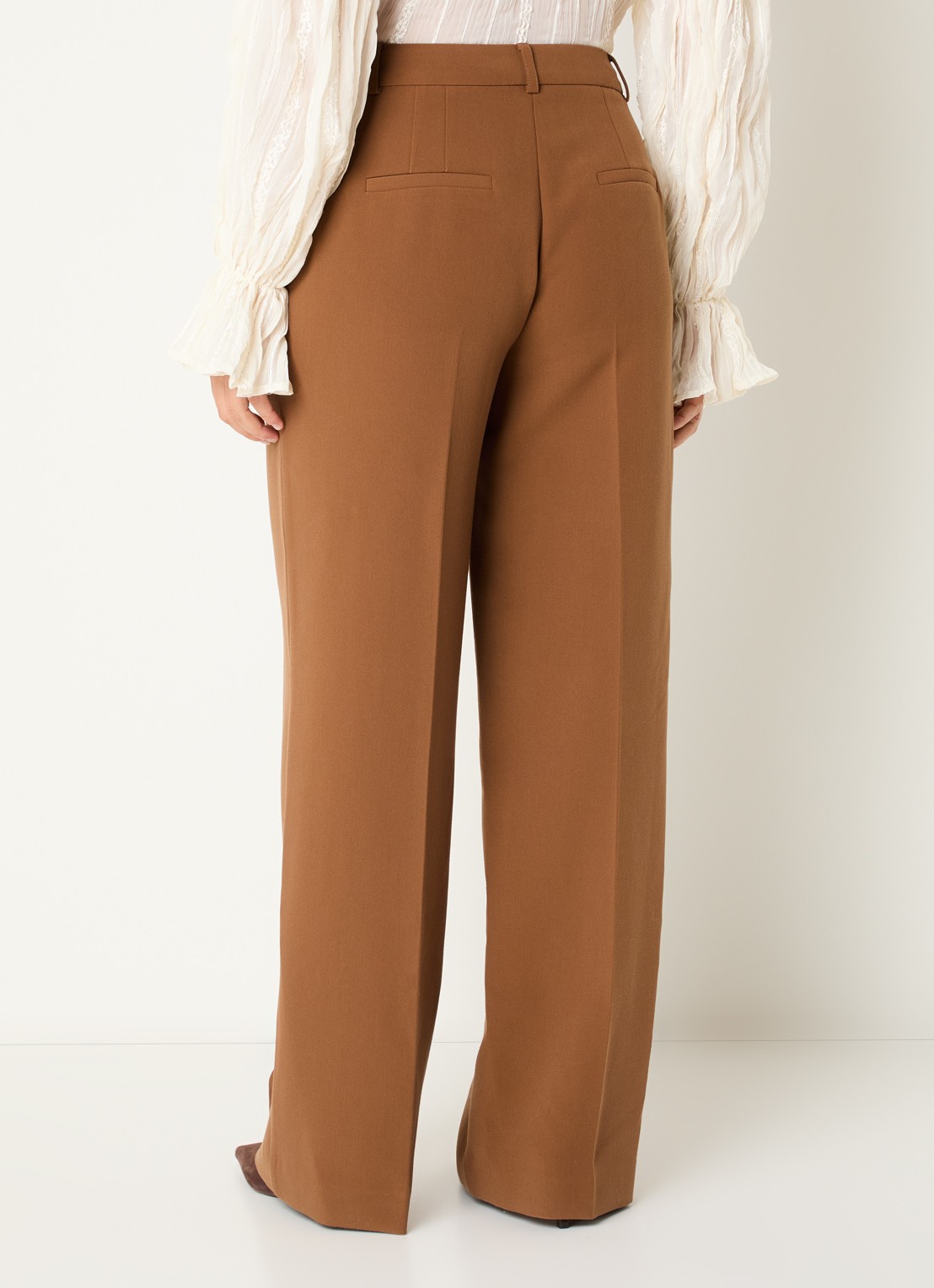 Aaiko Lumiere high waist straight fit pantalon met steekzakken - achterkant bruin