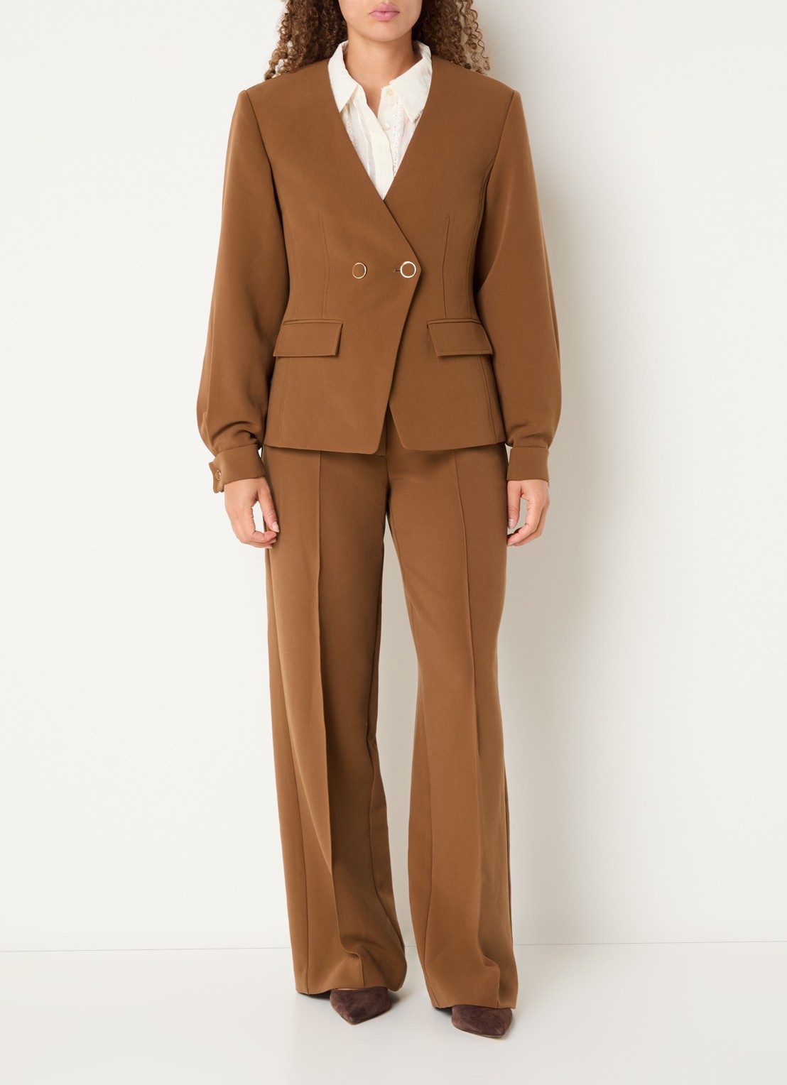Aaiko Lumiere high waist straight fit pantalon met steekzakken - voorkant 4 bruin