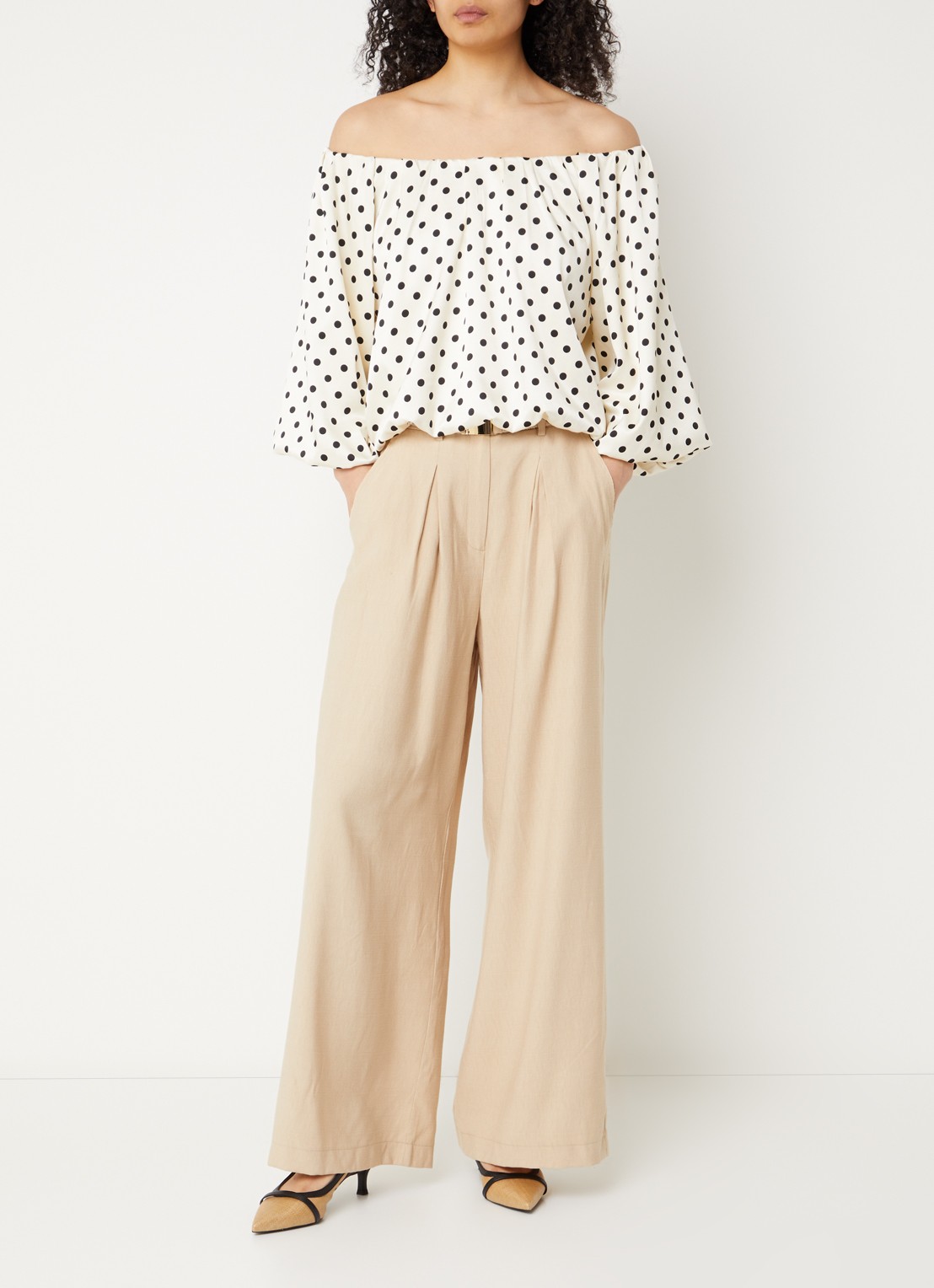 Aaiko Maddy off-shoulder top met pofmouw - voorkant 3 ivoor