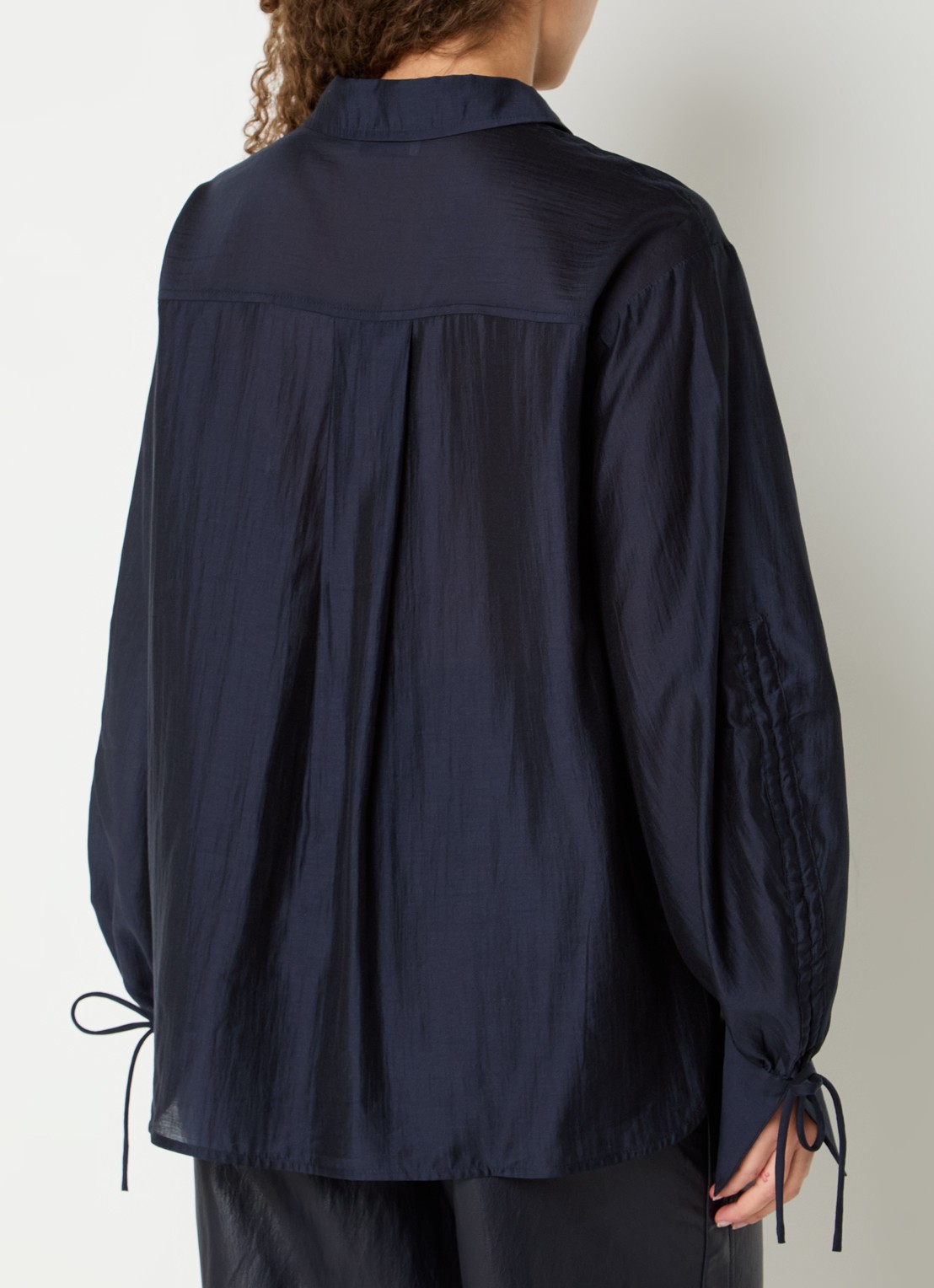 Aaiko Marel blouse met metallic finish - achterkant donkerblauw