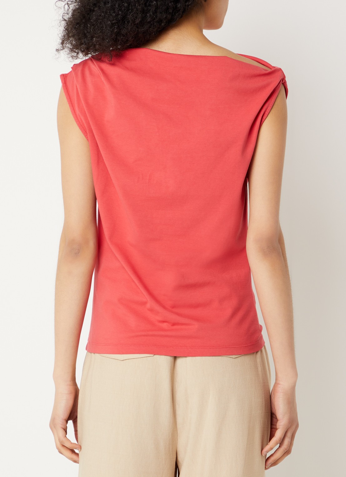 Aaiko Nola top met asymmetrische hals - achterkant kersenrood