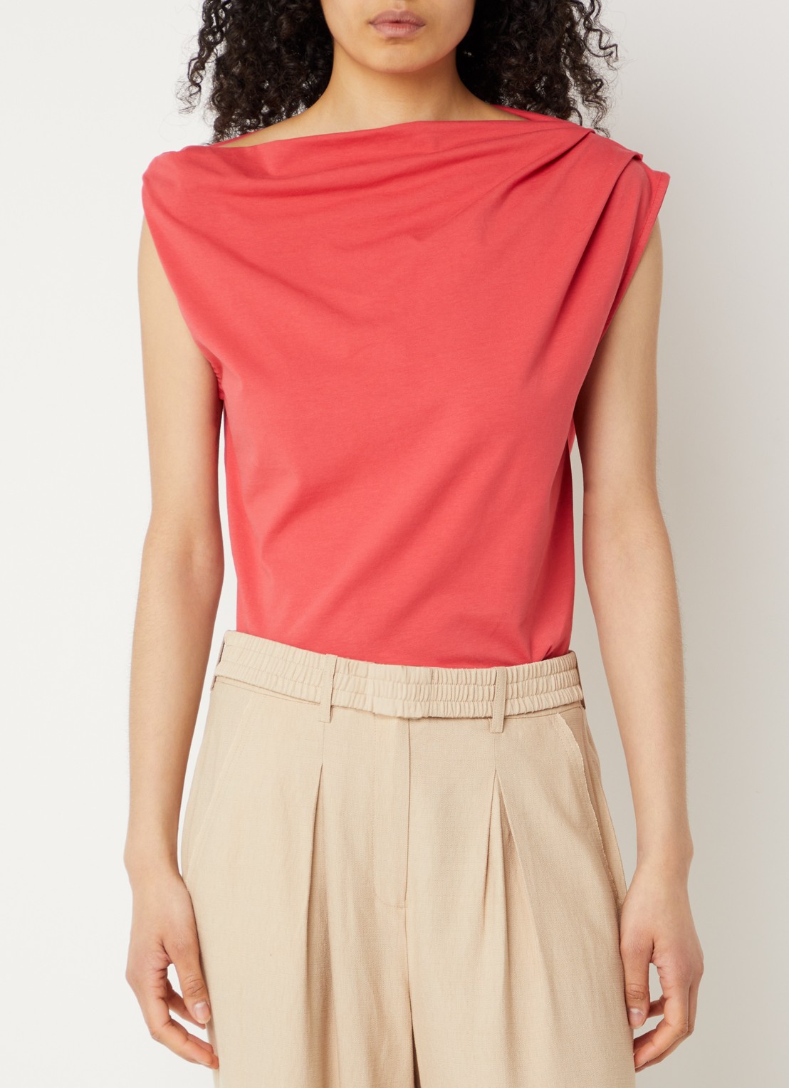 Aaiko Nola top met asymmetrische hals - detail 4 kersenrood