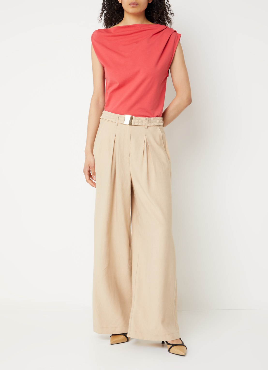 Aaiko Nola top met asymmetrische hals - voorkant 3 kersenrood