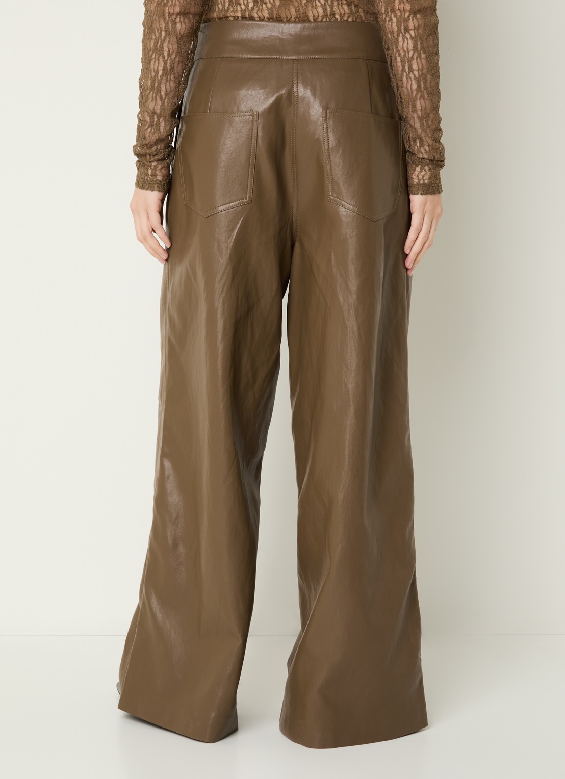Aaiko Nore high waist wide fit broek van imitatieleer - achterkant 4 mosgroen
