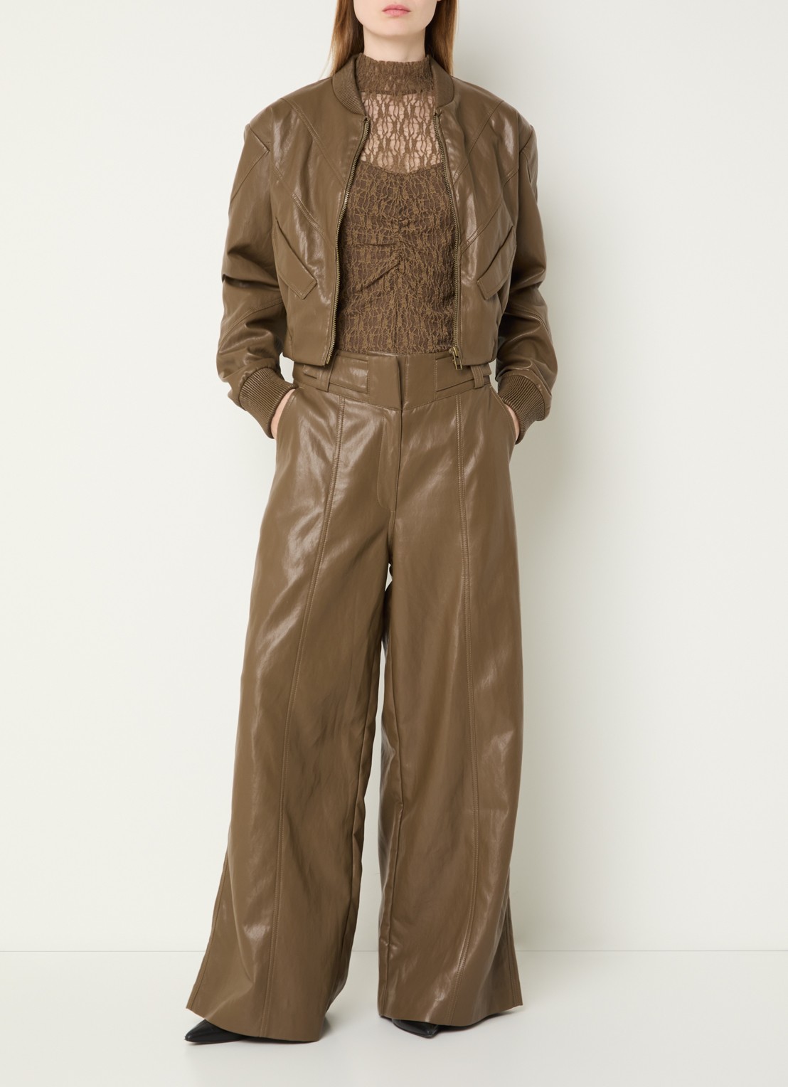 Aaiko Nore high waist wide fit broek van imitatieleer - voorkant 3 mosgroen