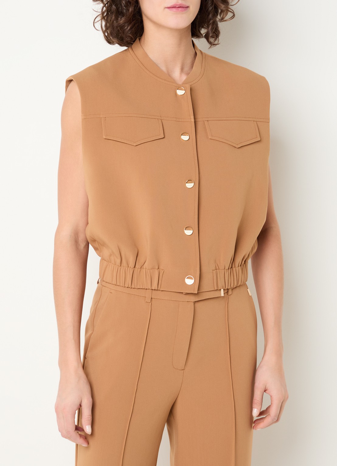 Aaiko Olivia gilet met opstaande kraag - detail 3 camel