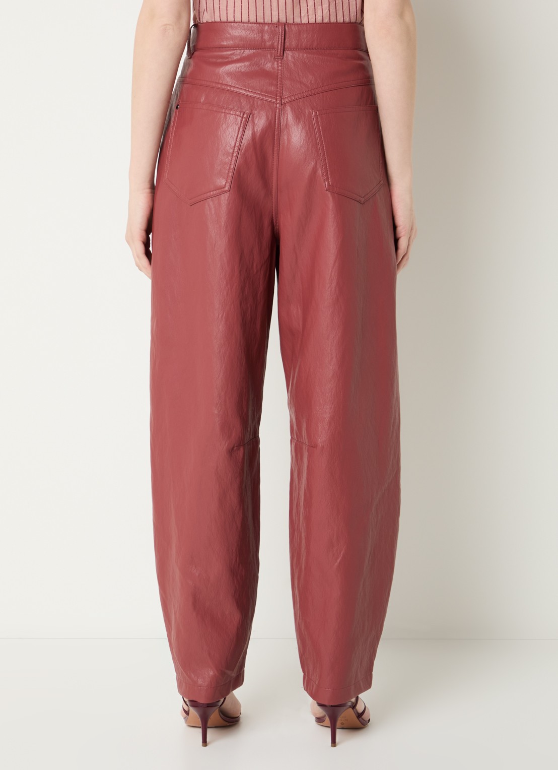 Aaiko Quin high waist balloon fit broek van imitatieleer - achterkant steenrood