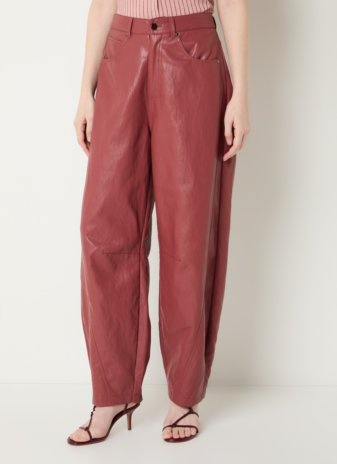 Aaiko Quin high waist balloon fit broek van imitatieleer - detail 4 steenrood