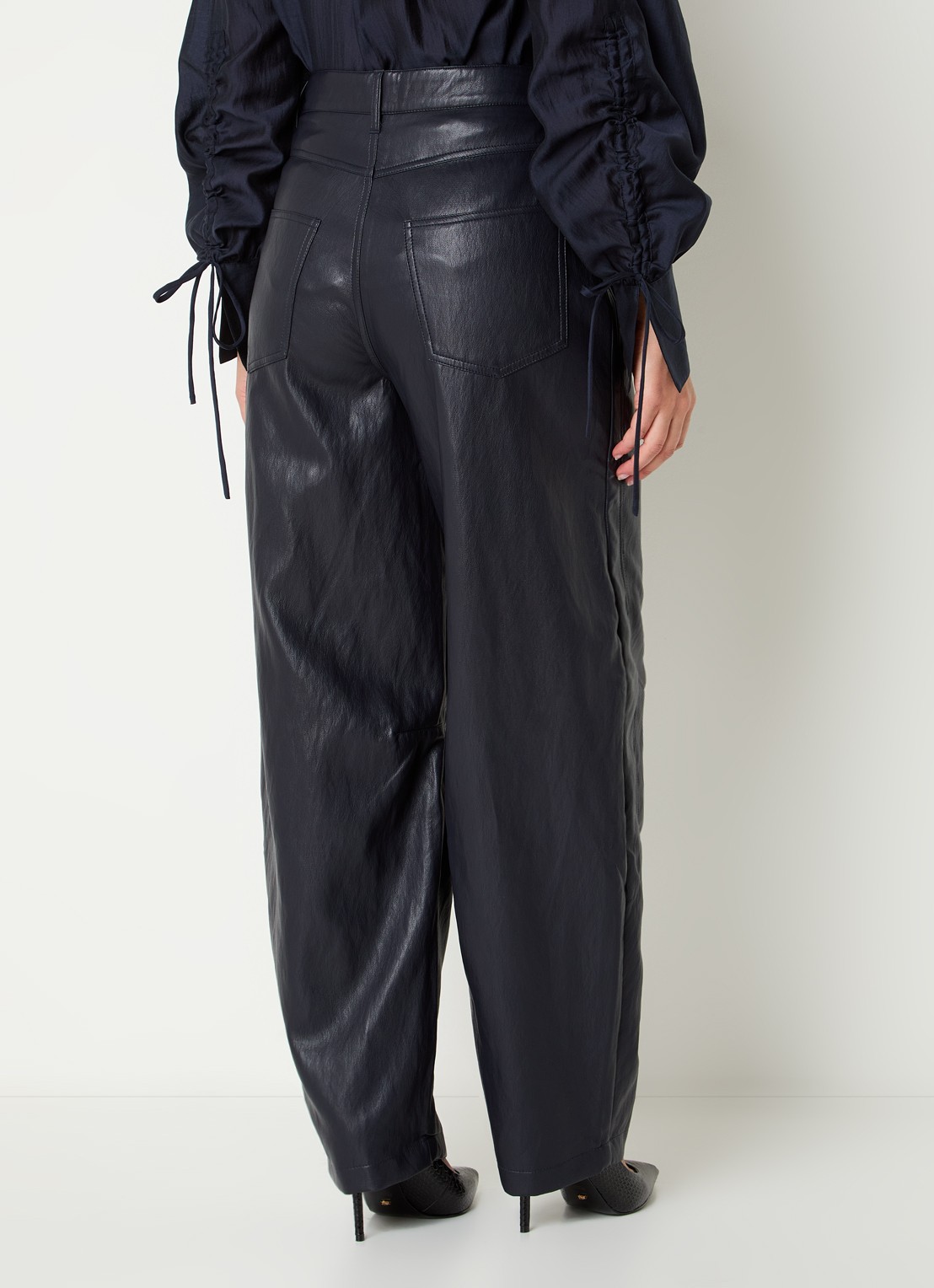 Aaiko Quin high waist balloon fit broek van imitatieleer - achterkant donkerblauw
