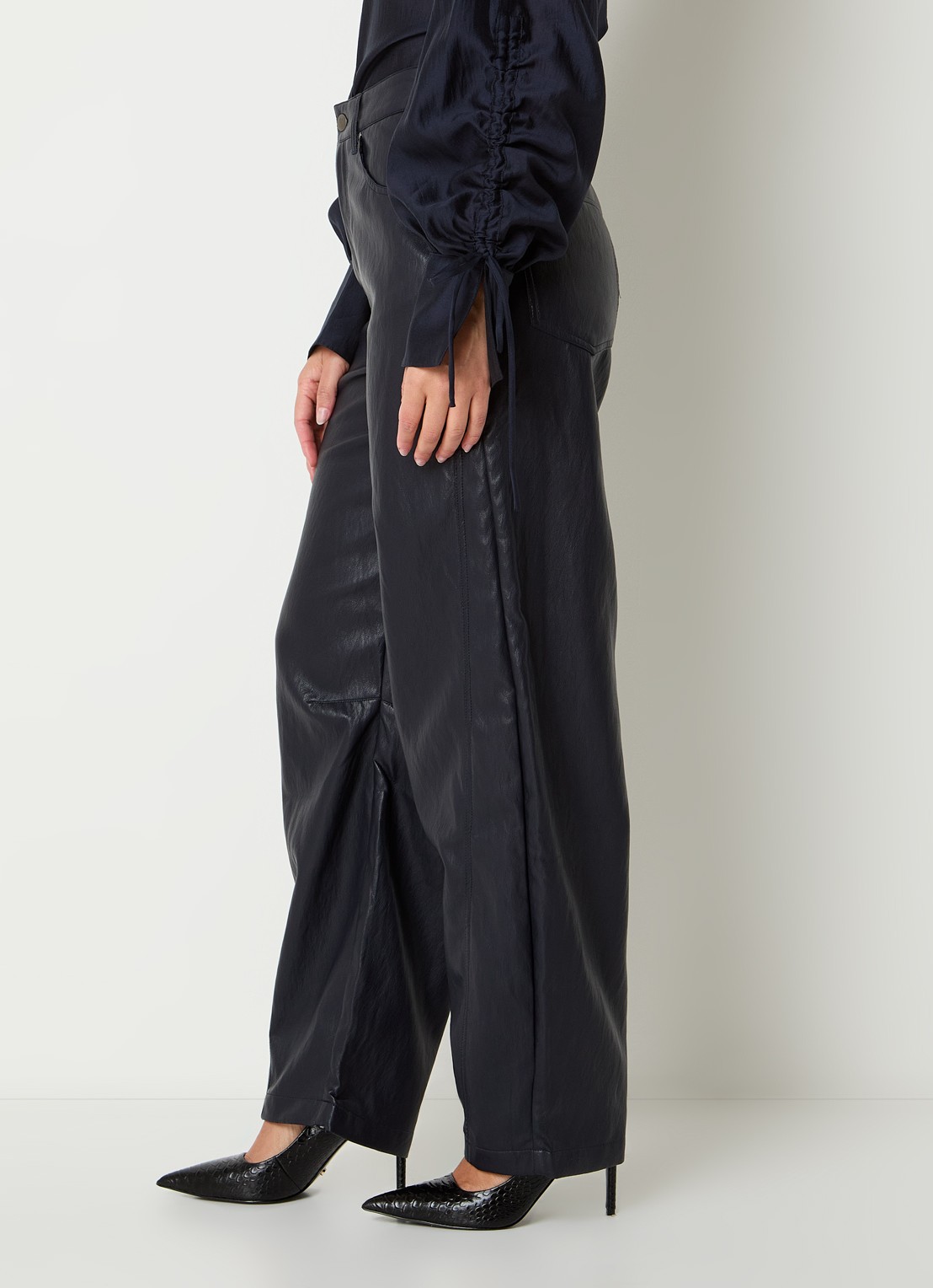 Aaiko Quin high waist balloon fit broek van imitatieleer - detail 3 donkerblauw